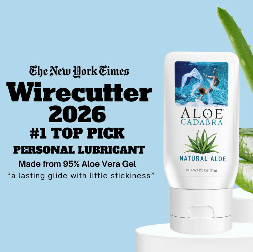 Aloe Cadabra aplicando en la mano para demostrar fácil absorción y suavidad