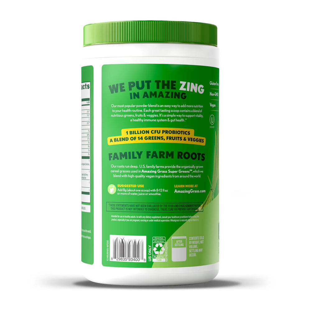 Amazing Grass taza sobre mesa de desayuno integrando producto en rutina