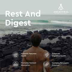 Ancestral Supplements cápsula en mano para comparar tamaño y dosis