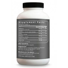 Detalle de una cápsula abierta mostrando textura y origen natural de Ancestral Supplements
