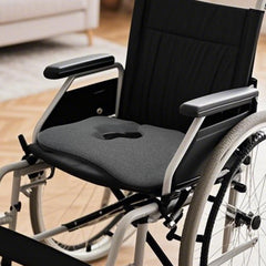 Asktree uso en ambiente hogareño mostrando confort en sillón y relajación
