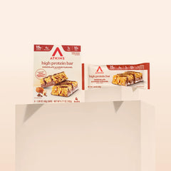 Atkins barra en uso tras entrenamiento como snack rico en proteínas
