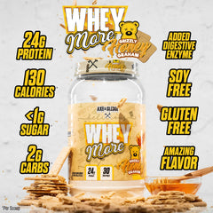 Cucharada de WHEY More Axe & Sledge sobre fondo claro mostrando polvo fino