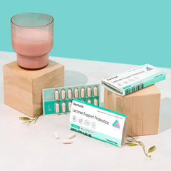 Envase BACTOSE sobre mesa de desayuno con productos lácteos mostrando integración