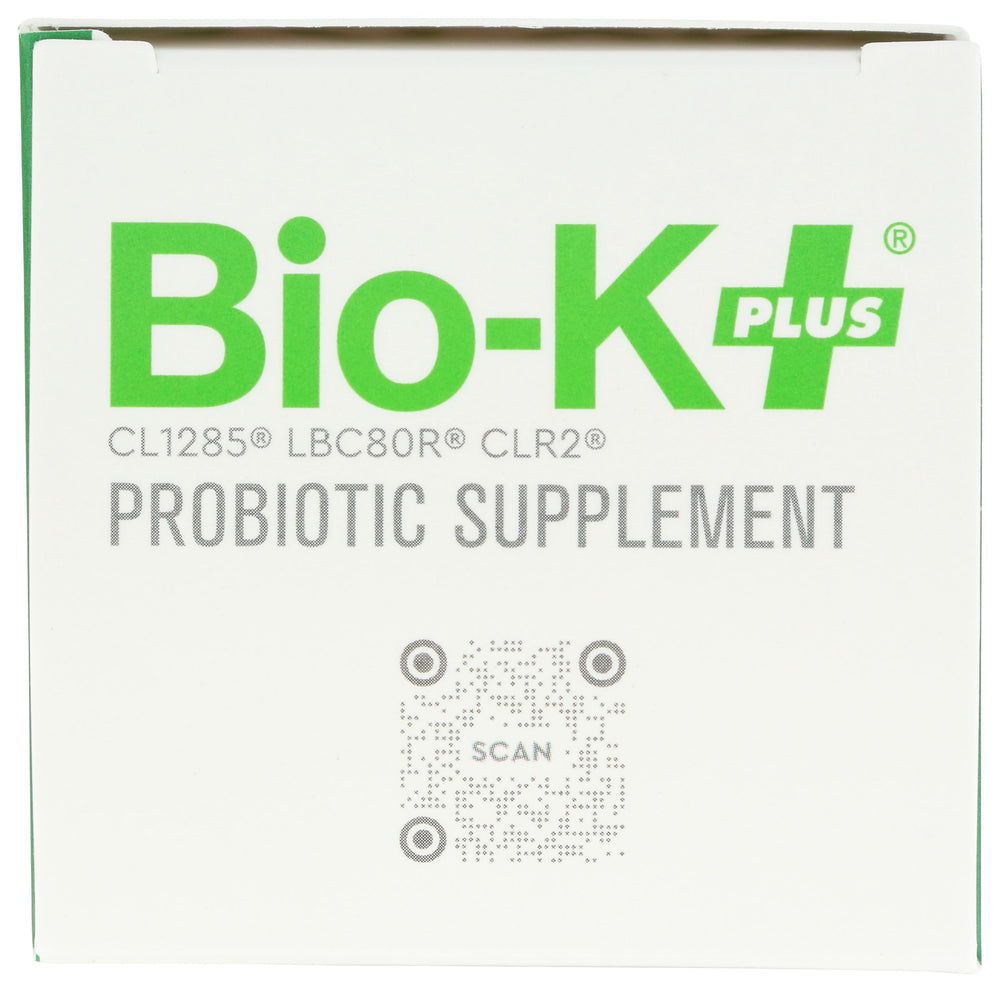 Bio-K Plus cápsula en mano mostrando el tamaño y la dosis diaria