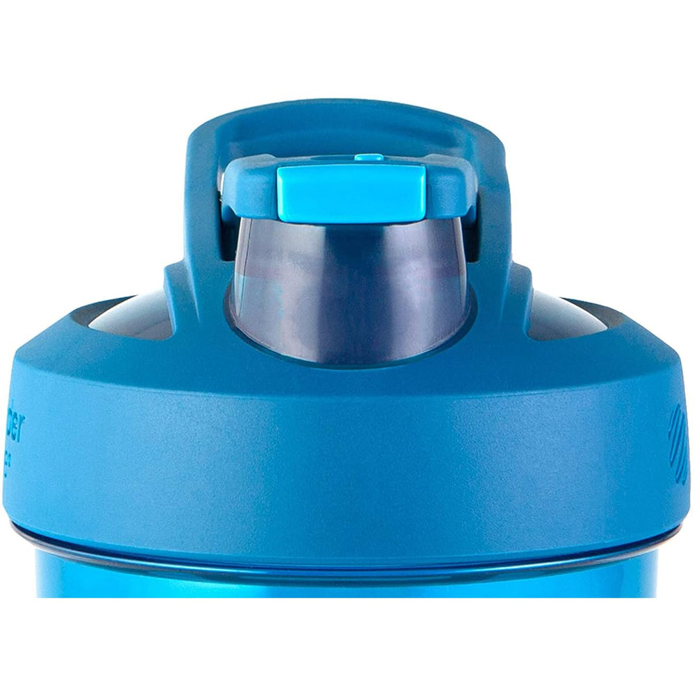 BlenderBottle en uso en gimnasio mostrando portabilidad y agarre cómodo