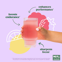 Vaso con Bloom Nutrition preparado, bebida refrescante que aporta enfoque pre entreno
