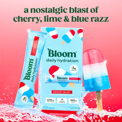 Bloom Nutrition primer plano de sobre abierto y polvo, mezcla fina que se disuelve fácil
