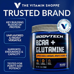 Close-up del polvo BodyTech BCAA + Glutamina mostrando textura fina y disolución fácil