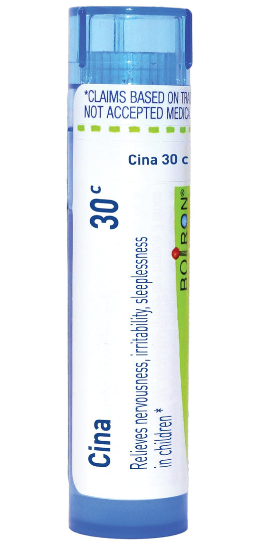 Boiron Cina frente del tubo mostrando el dispensador y su tamaño práctico
