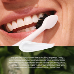 Escena lifestyle con pepino y hojas de menta, transmite frescor y sabor ligero