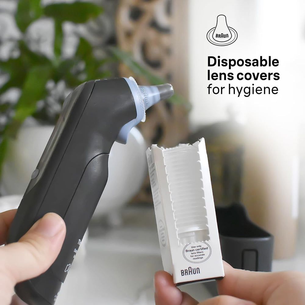 Braun ThermoScan 7 comparación de tamaño en mano para escala