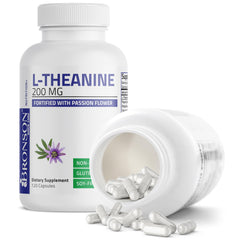 Bronson L-Theanine 200 mg cápsulas sobre la mesa para uso cotidiano.