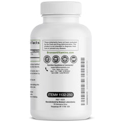 Bronson persona tomando cápsula para energía y foco cotidiano