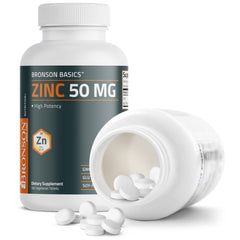 Tableta Bronson Zinc sostenida en mano para comparar tamaño y dosificación visual