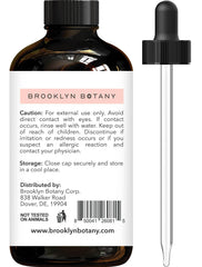 Brooklyn Botany gota sobre piel sintética, textura clara y apariencia pura