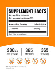Close-up de cápsula BulkSupplements L-Theanine destacando textura y pureza