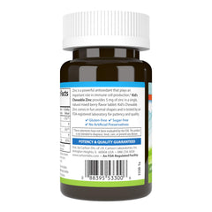 Carlson tableta en mano para comparar tamaño y facilitar dosificación