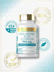 Carlyle frasco en mano para comparar tamaño y porciones