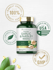 Carlyle ajo y perejil en primer plano como ingredientes naturales