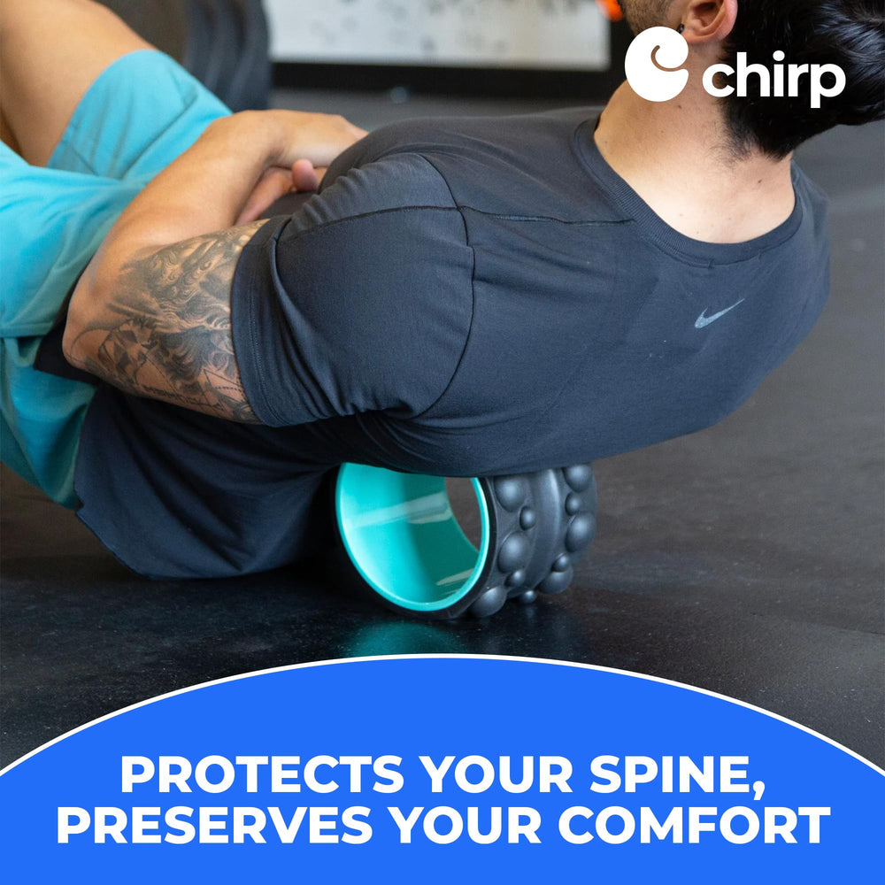 Chirp Wheel XR junto a una mochila para mostrar tamaño compacto y facilidad de transporte