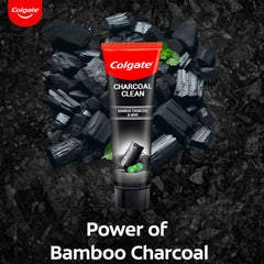 Colgate Charcoal Clean aplicado en cepillo para limpieza profunda evidente
