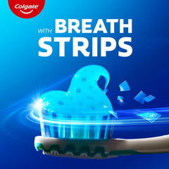 Colgate MaxFresh en uso cepillando dientes para frescor inmediato