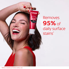 Colgate Optic White Charcoal textura de pasta negra con vetas blancas, beneficio pulido