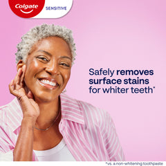 Colgate tubo abierto aplicando gel en cepillo para uso diario