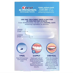 Usuario aplicando Crest Whitestrips para un blanqueado rápido y sencillo
