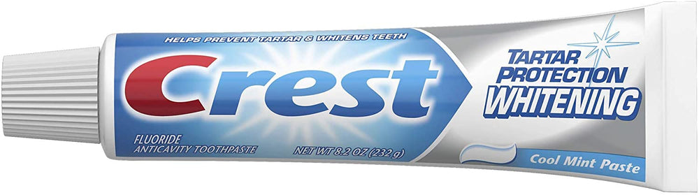 Crest aplicación de la pasta en un cepillo demostrando uso diario y sensación fresca
