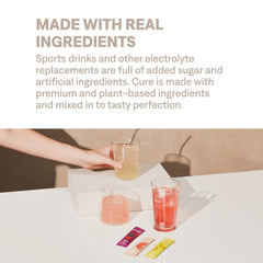 Cure Hydration ingredientes en primer plano agua de coco y jugo real, beneficio natural