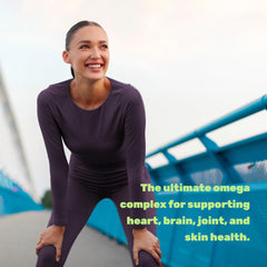 DEAL SUPPLEMENT envase junto a manos para comparar tamaño y dosis