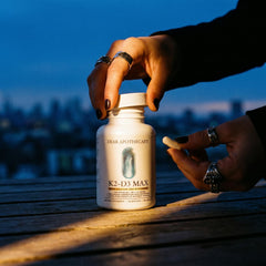 Dear Apothecary producto en ambiente de estilo de vida saludable