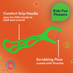 Niño usando DenTek flosser con supervisión, rutina interdental divertida