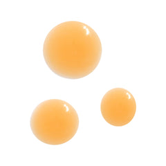 Derma E en baño minimalista ilustrando rutina diaria y sostenibilidad