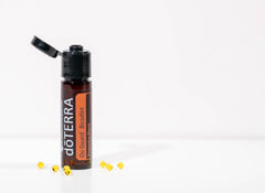 doTERRA beadlet disolviéndose en la boca, sabor cítrico y especiado inmediato