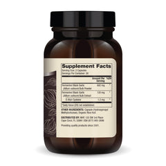 Dr. Mercola cápsulas sostenidas en mano para dosis cómoda