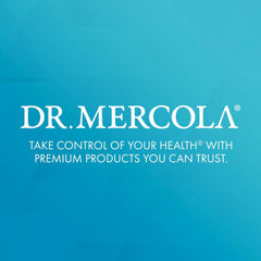 Dr. Mercola producto en cocina junto a frutas, promoviendo nutrición ocular