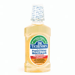 Persona usando DR. TICHENOR'S enjuague, sensación refrescante y alivio temporal