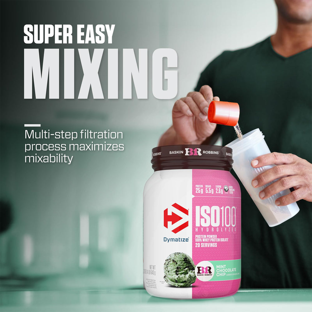Consumidor en gimnasio con batido Dymatize ISO100 para recuperación rápida
