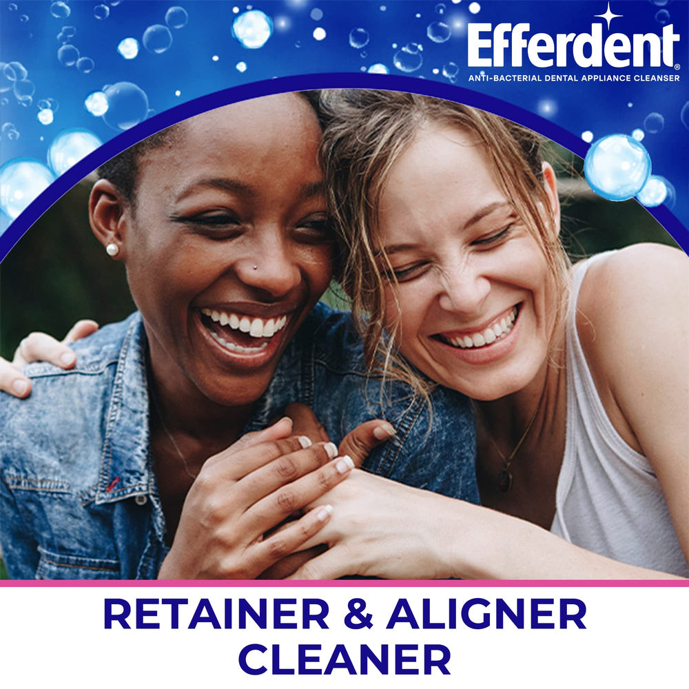efferdent en un baño moderno con aparato dental limpio, rutina diaria simplificada
