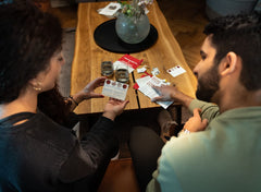 EldonCard comparación de tamaño en mano para evaluar portabilidad