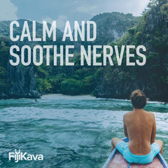 Escena cotidiana con FijiKava en una mesa, ideal para uso diario y viajes