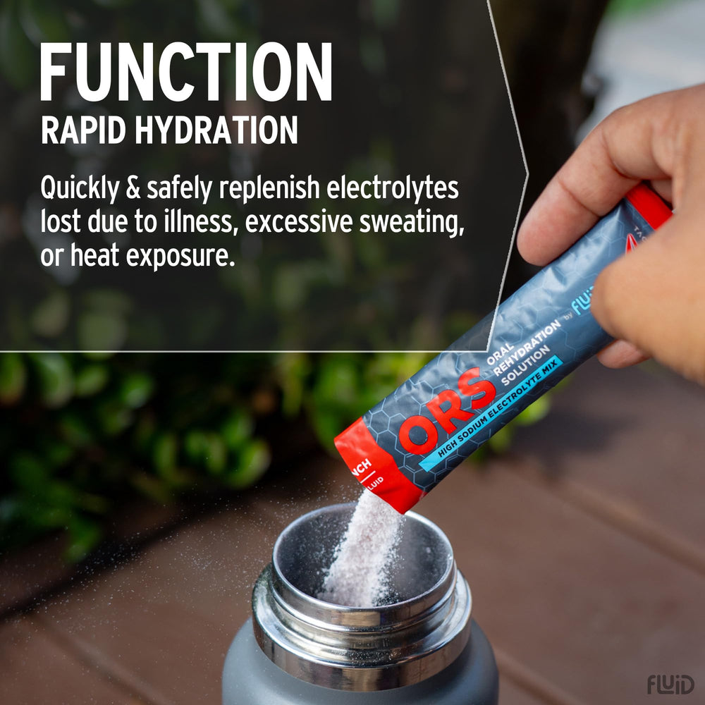 Fluid Tactical sobre disolviéndose en vaso de agua, demostrando preparación simple y rehidratación inmediata
