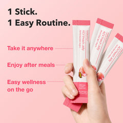 mano sosteniendo un stick FOODOLOGY para mostrar tamaño portátil y uso en movimiento