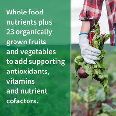 Garden of Life persona sosteniendo cápsula uso práctico diario
