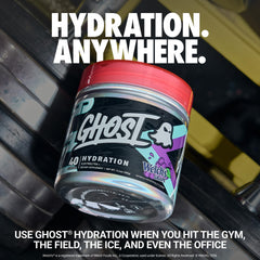 Polvo morado de GHOST Hydration en primer plano, textura fina ideal para disolución rápida