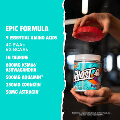 Vaso con GHOST Intra mezclado en uso, hidratación durante ejercicio