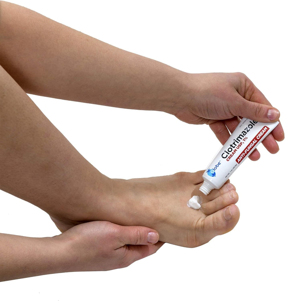 Globe crema clotrimazol comparación de tamaño del tubo de 1 oz para escala práctica